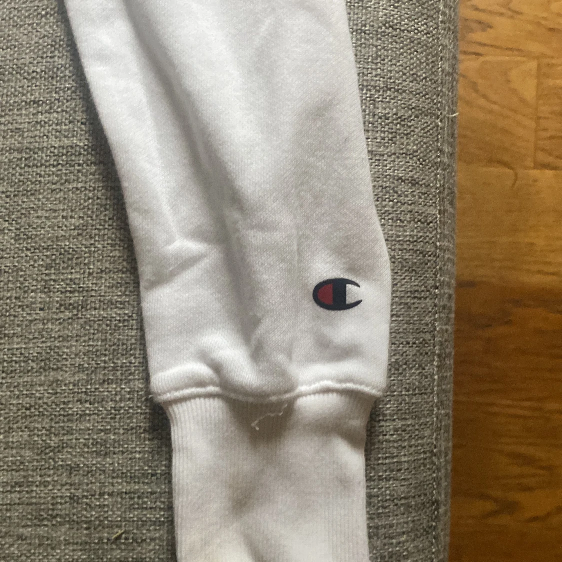 Vit sweatshirt från Champion  - 1