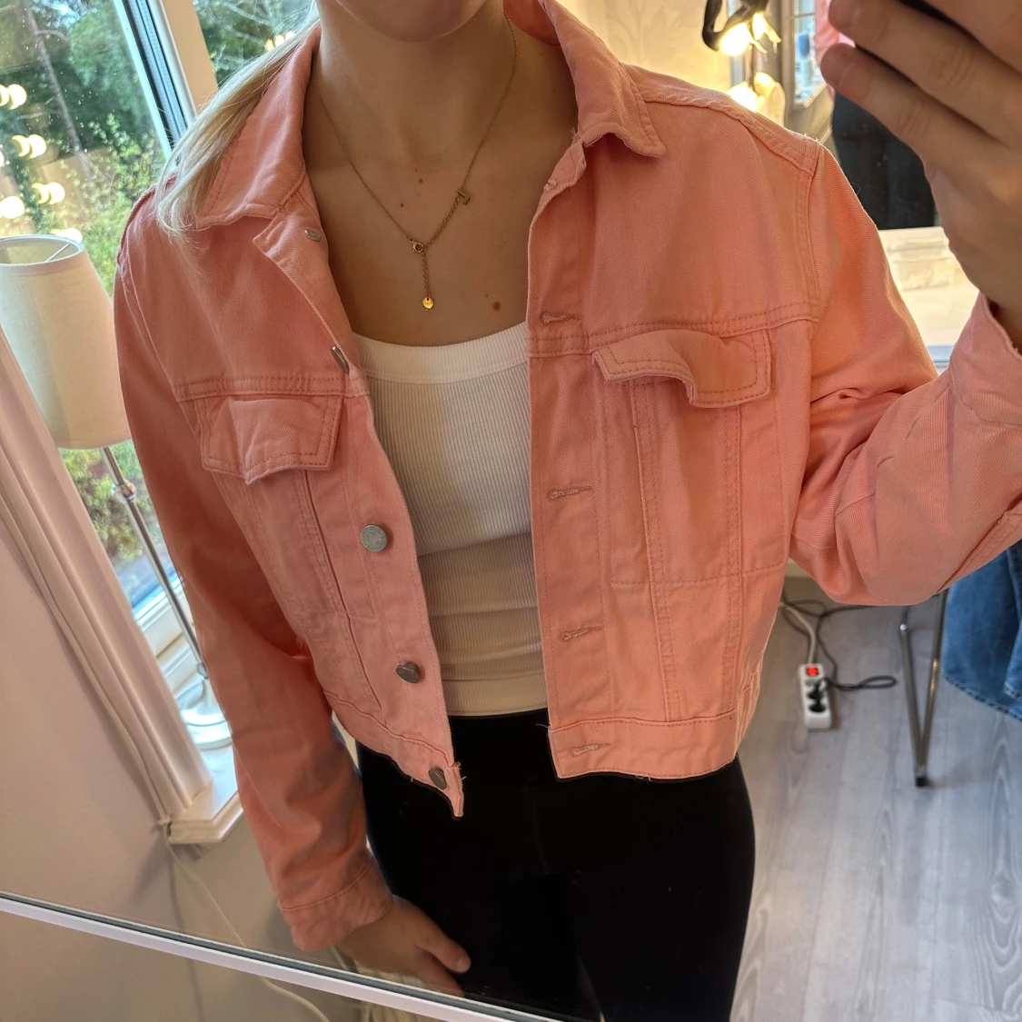 Croppad rosa jeansjacka från Gina Tricot - 1
