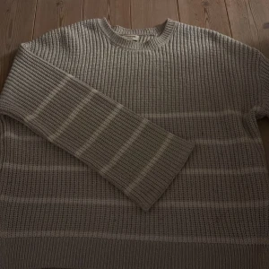 Jättefin tröja - Säljer en mysig stickad tröja Kappahl💕