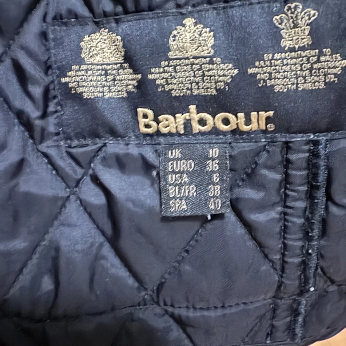 Svart quiltad jacka från Barbour - 3