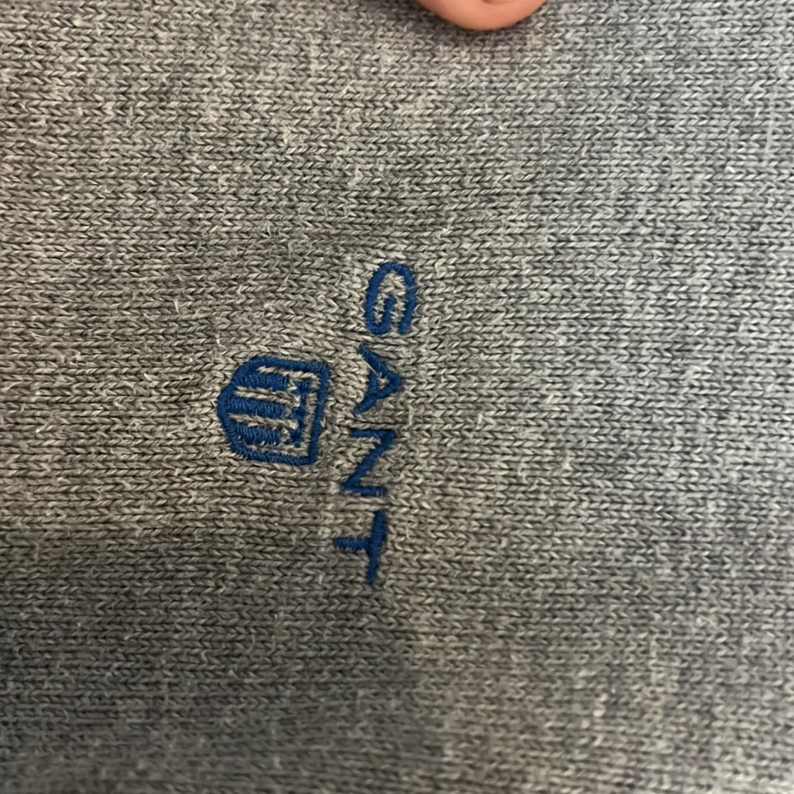 Grå sweatshirt från Gant - 1