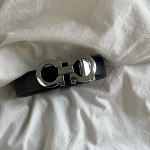 Ferragamo bälte - Ferragamo bälte 110 cm men har gjort extra hål 