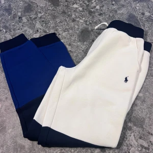 Polo Ralph Lauren byxa - Blå/vit Polo Ralph Lauren byxa, storlek M (10-12 år), bara använd ett fåtal gånger.