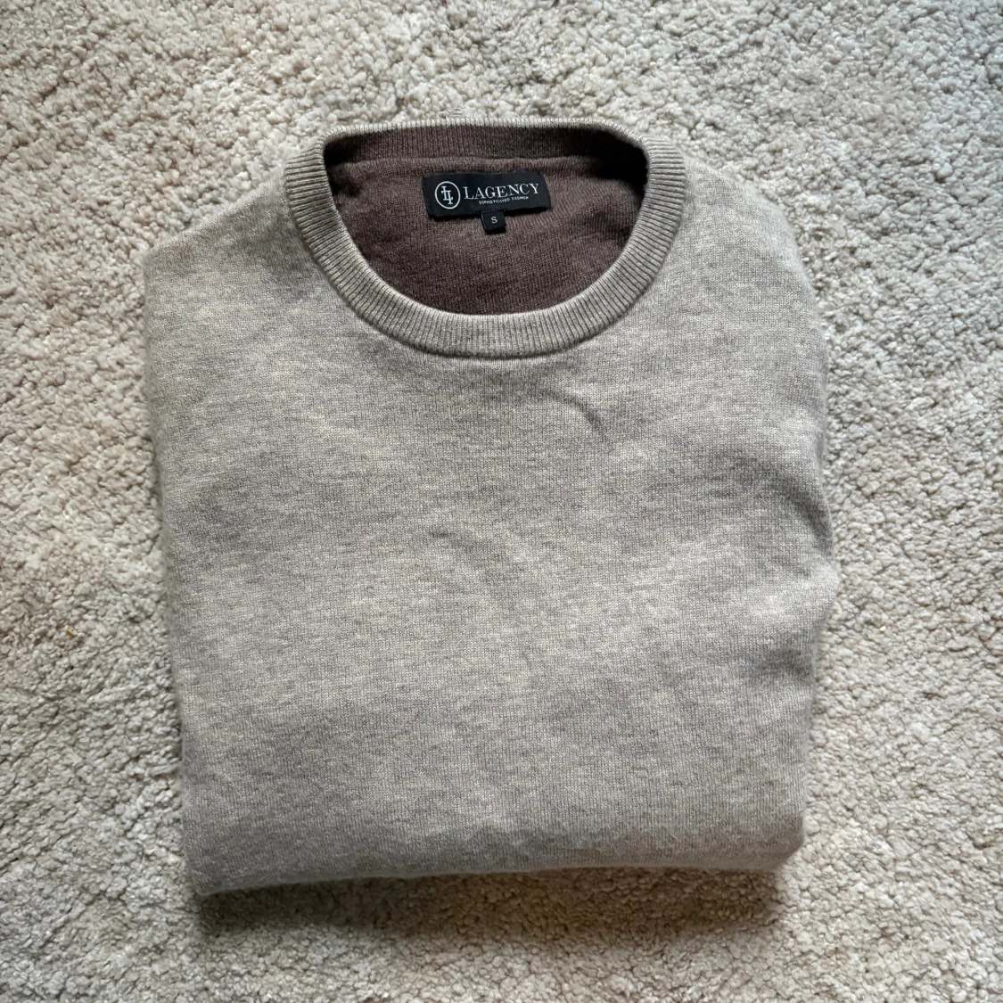 Ljusbrun stickad tröja