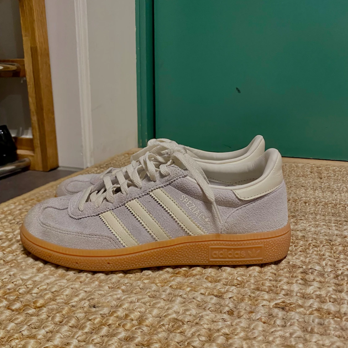 Adidas Spezial sneakers i ljusgrå mocka