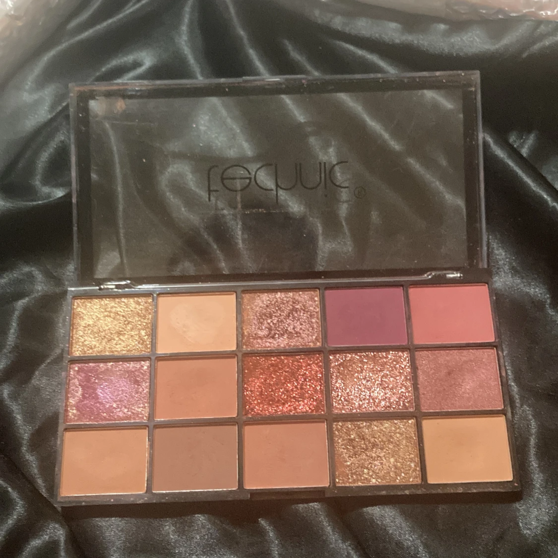 Technic ögonskuggspalett med 15 färger