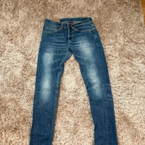 dondup jeans - modell| George| skick 10/10 som nya knappt använda| storlek 30| dessa är den äldre modellen och går knappt att få tag på! pm för mer info