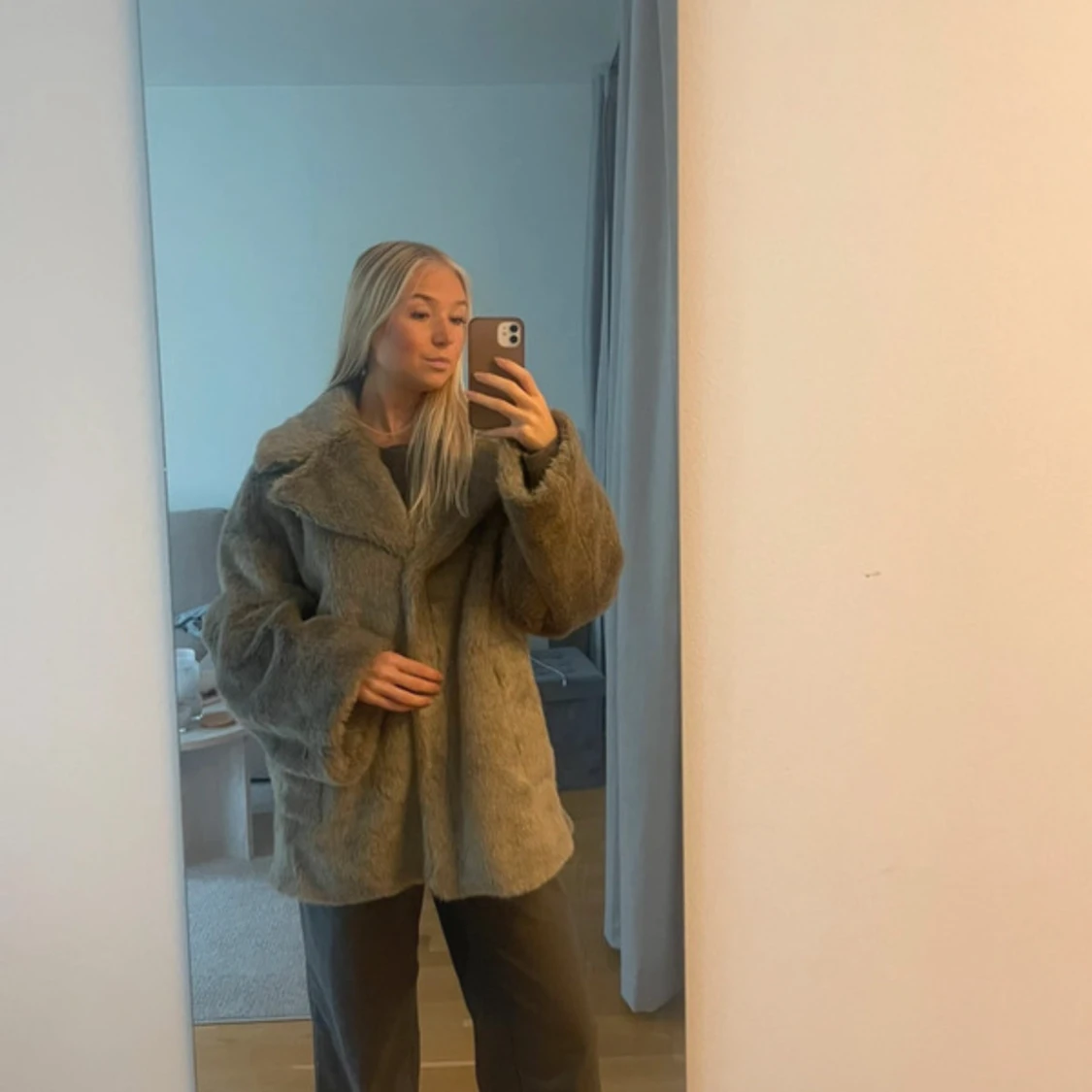 Beige pälsjacka/kappa - 1