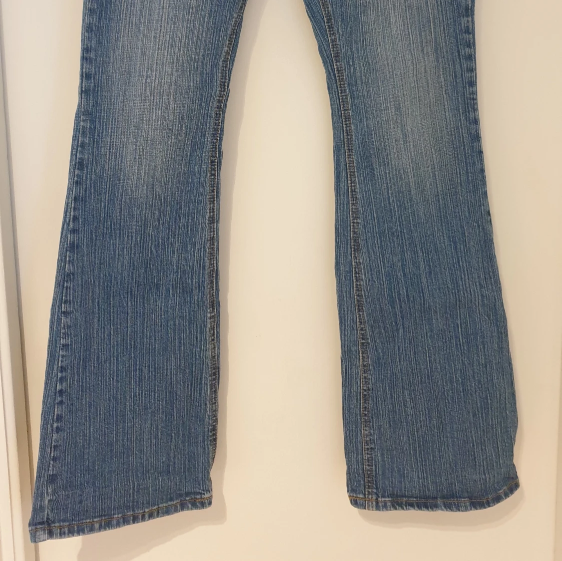 Blå bootcut jeans i storlek S - 3