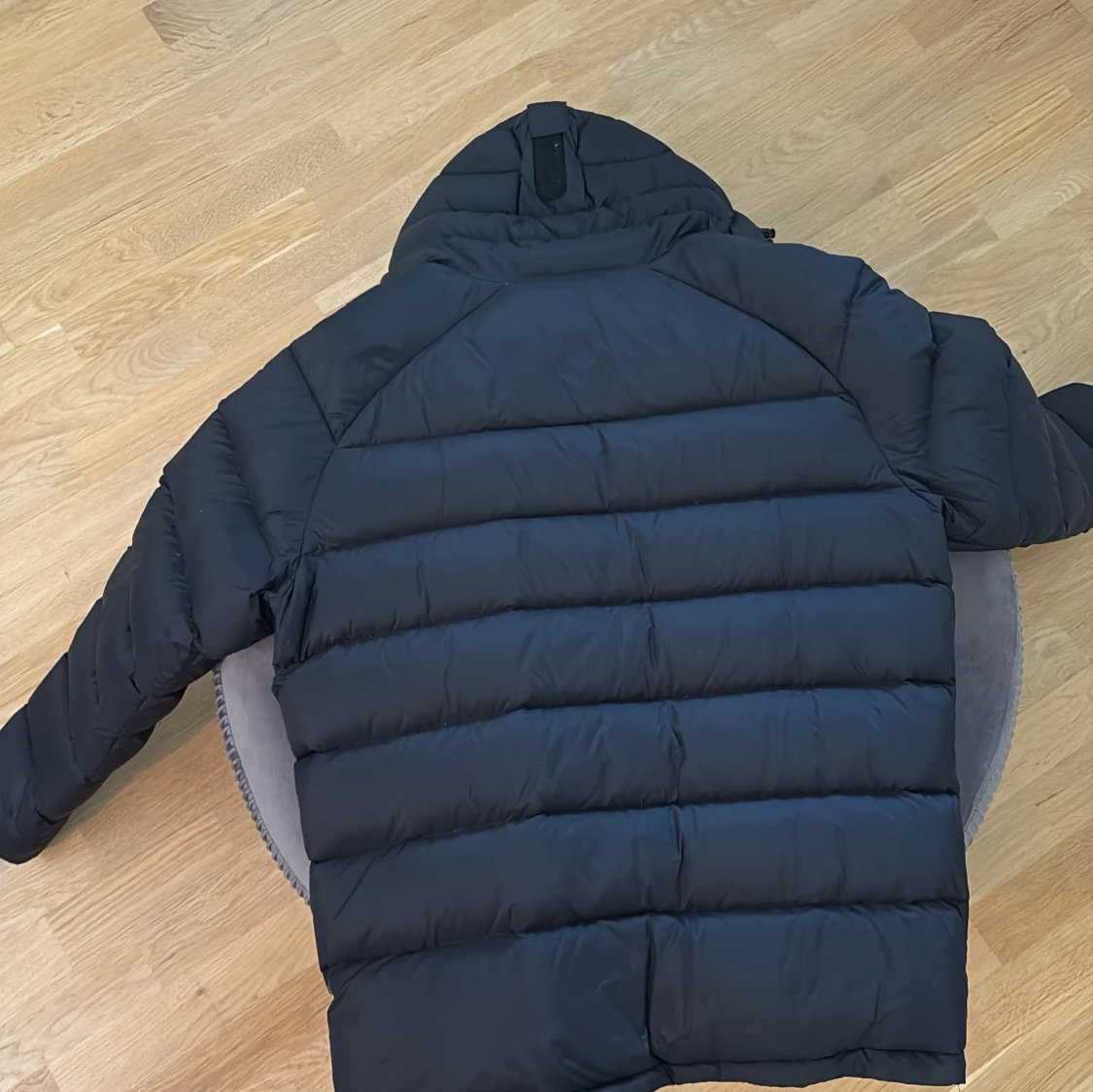 Svart Peak Performance dunjacka - 1