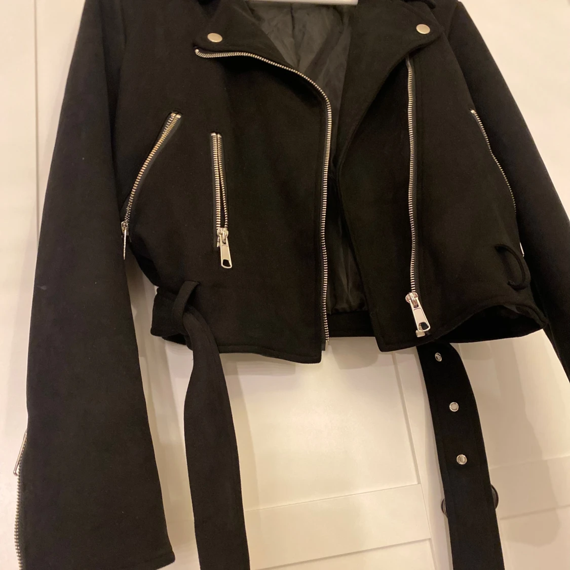 Svart bikerjacka från NLY Trend - 3