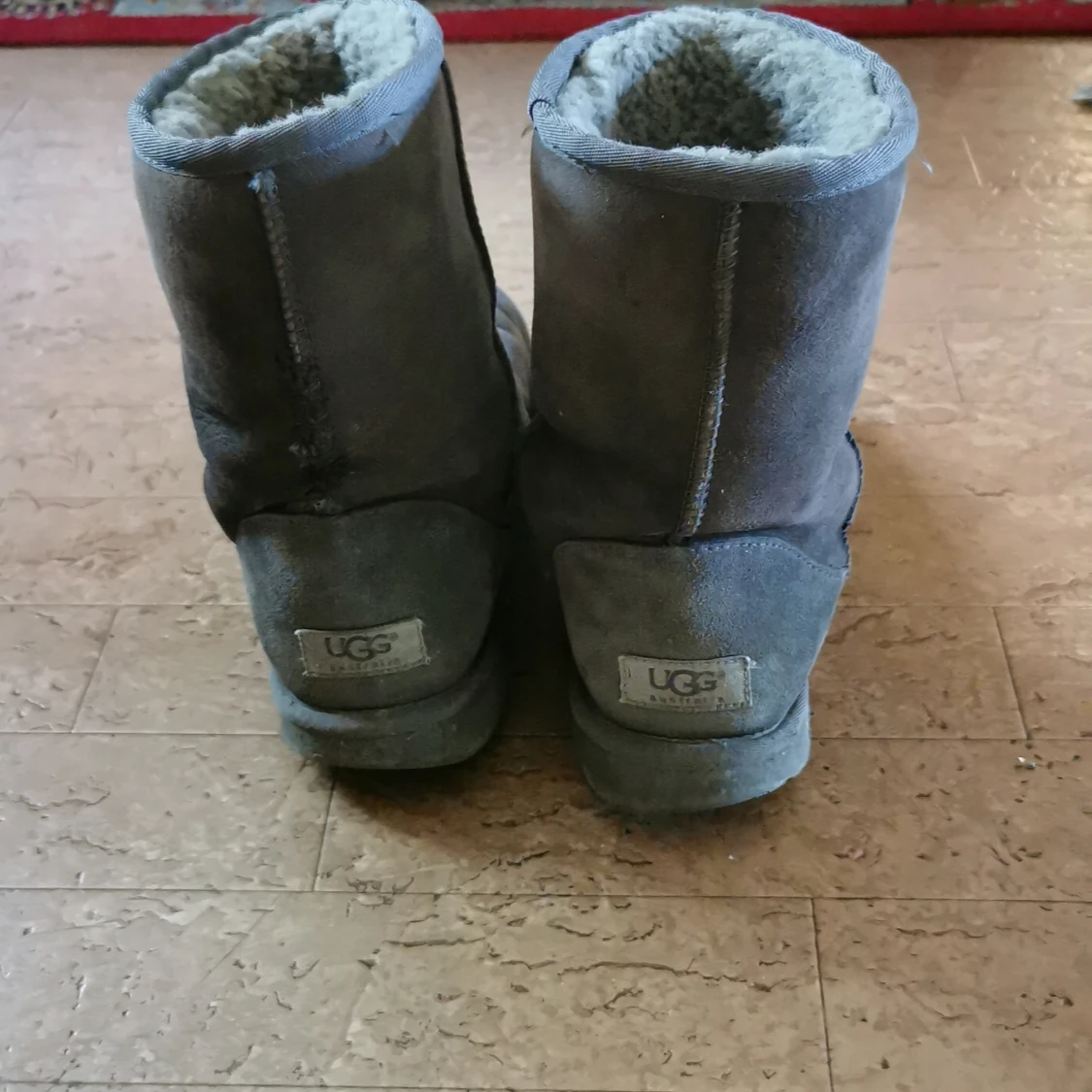 Grå UGG boots i mocka