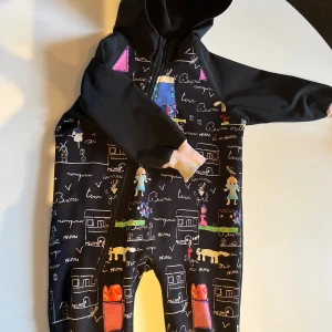 iELM softshelloverall - iELM softshelloverall med luva. Lite sliten i muddarna men annars väldigt fint skick. 