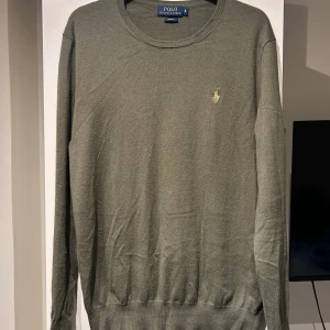 Polo Ralph lauren tröja - Finstickad tröja från Ralph lauren i fint skick. 15% Kashmir och 85% bomull.