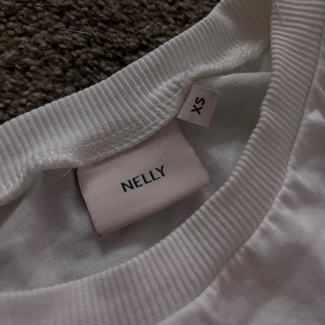 Vit omlottopp med knyt från Nelly - 1