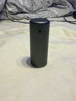 Stilren herrparfym från Armani 15ml/30ml  - Modern parfym i minimalistisk flaska från Giorgio Armani. Volym: 30 ml. Tillverkad i Frankrike. Perfekt för dig som gillar stilrena detaljer och vill ha något som sticker ut i badrumshyllan.