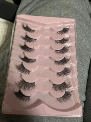 False Eyelashes Set – Multiple Pairs, Wispy & Natural Look - Selling a set of false eyelashes with multiple pairs included (see pictures). The lashes have a soft, wispy and natural-to-glam look, perfect for everyday makeup or special occasions. ✨ Lightweight and comfortable ✨ Black strip lashes ✨ Reusable with proper care ✨ Great for soft glam, daily wear or parties Condition: New / unused Stored in original tray. Feel free to message me if you have any questions 🌸 