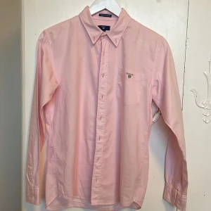 Gantskjorta - Supersnygg skjorta av märket Gant. Strl 170 cm (15 år) och i mycket gott skick, är använd ytterst lite
