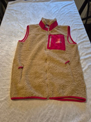 Väst med gevalia text - Helt ny väst från Gevalia Storlek S/M  Perfekt för en kaffeälskare! 