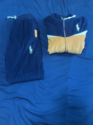 En helt ralph Lauren polo tracksuit  - Polo tracksuit blå orange o vit 