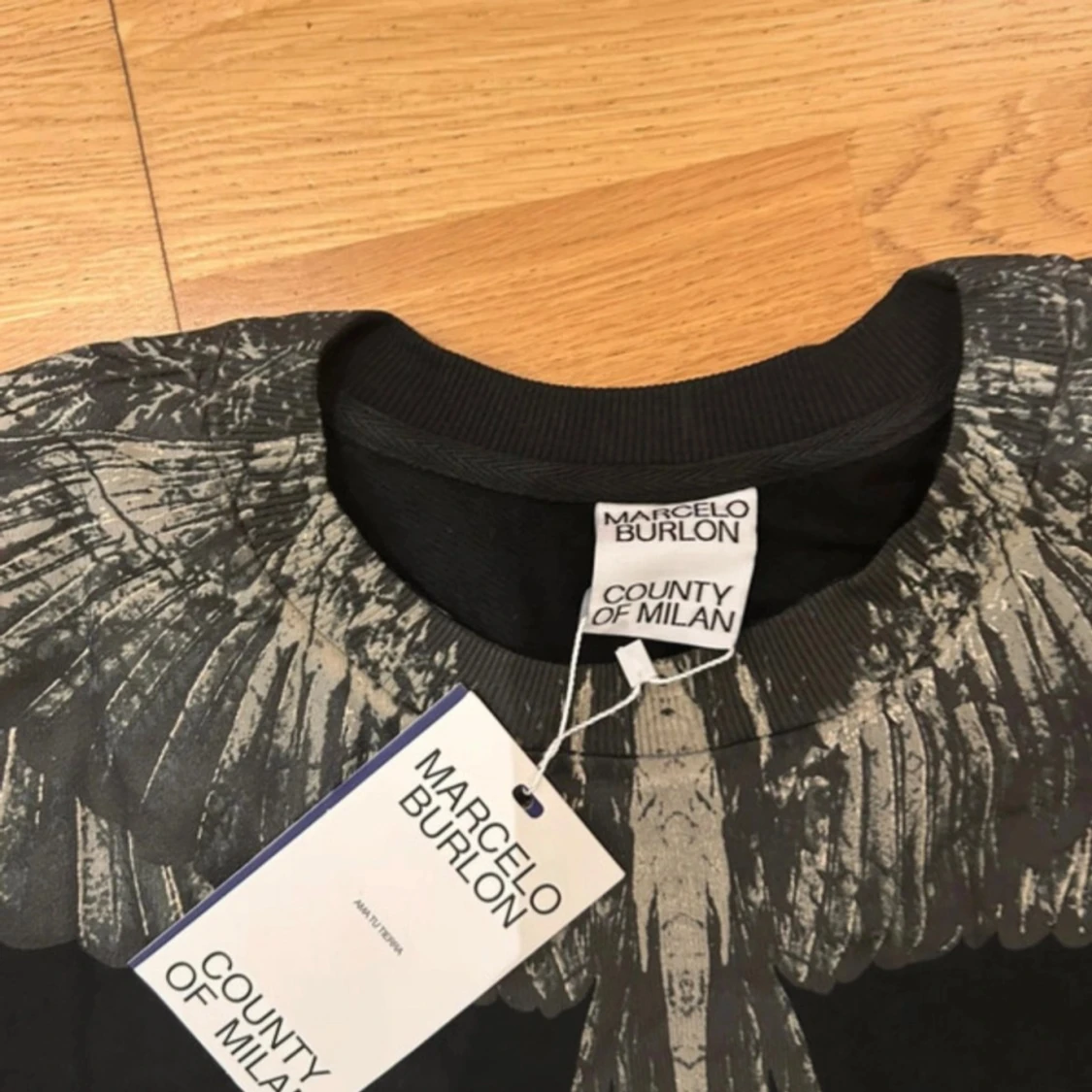 Svart tröja med vingeprint Marcelo Burlon - 1