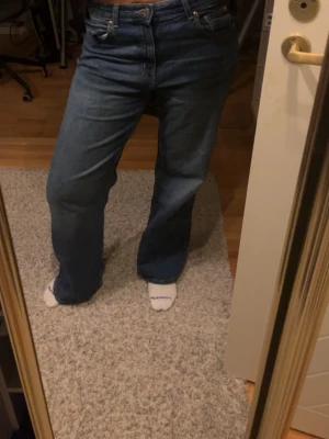 Jeans - Supersnygga jeans, storlek 40 perfekt på mig som brukar ha m om man vill ha dem lite större. Jag är 174.