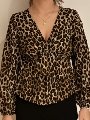 Missäy blus  - Jättefin blus med fin passform som inte kommer till användning. Storlek S/M. Pris kan diskuteras vid snabb affär 