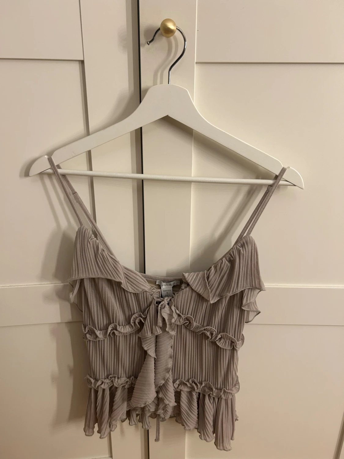 Beige volangtop från Amisu