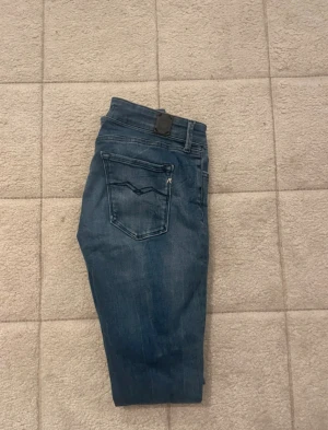Replay jeans - Ett par Replay jeans i riktigt fint skick! Storlek: W27 L32, skriv privat vid frågor 🤝