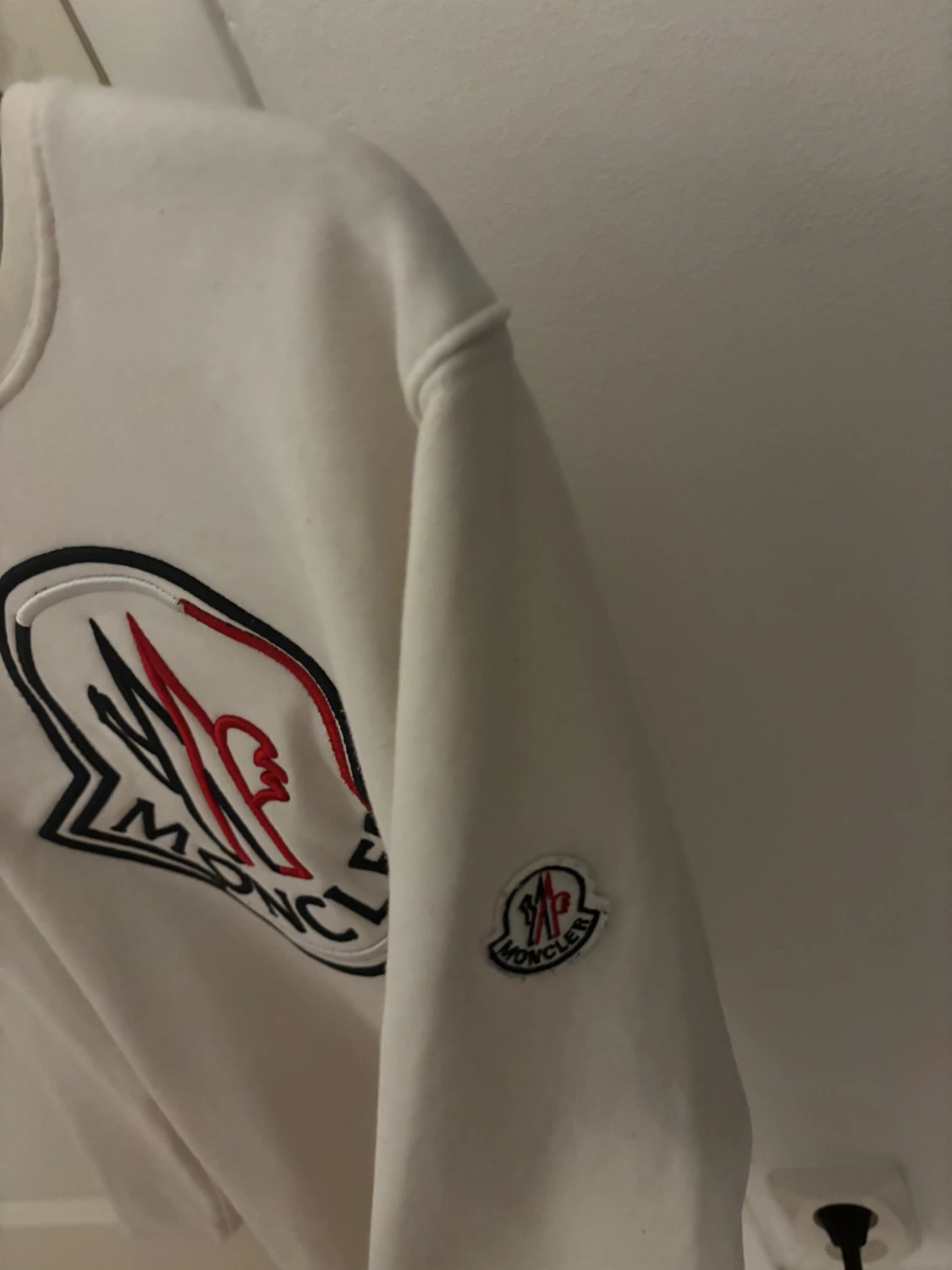 Vit sweatshirt från Moncler med stor logga - 1