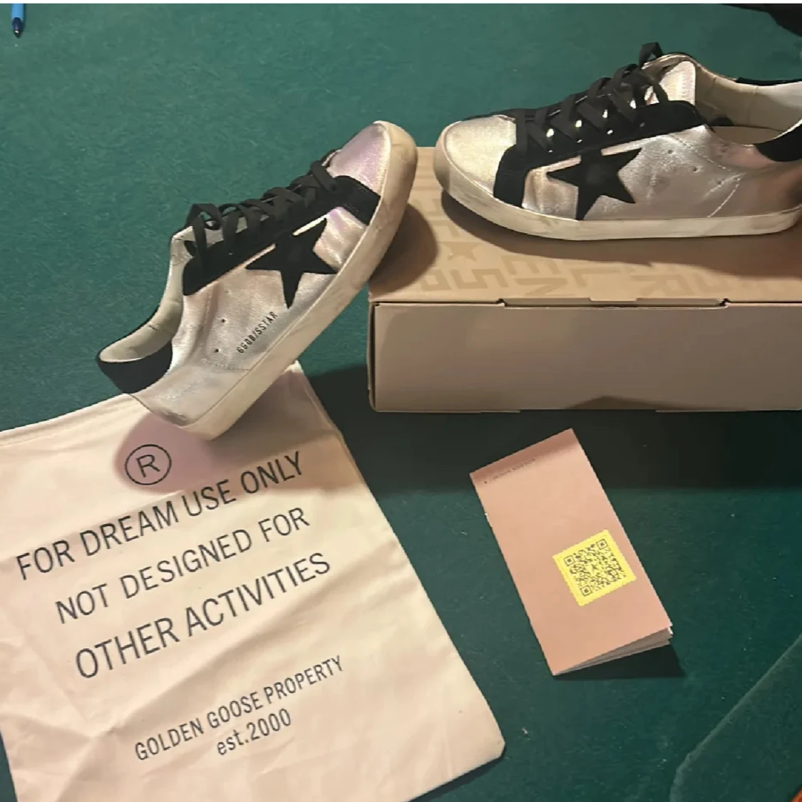 Golden Goose sneakers i silver och svart