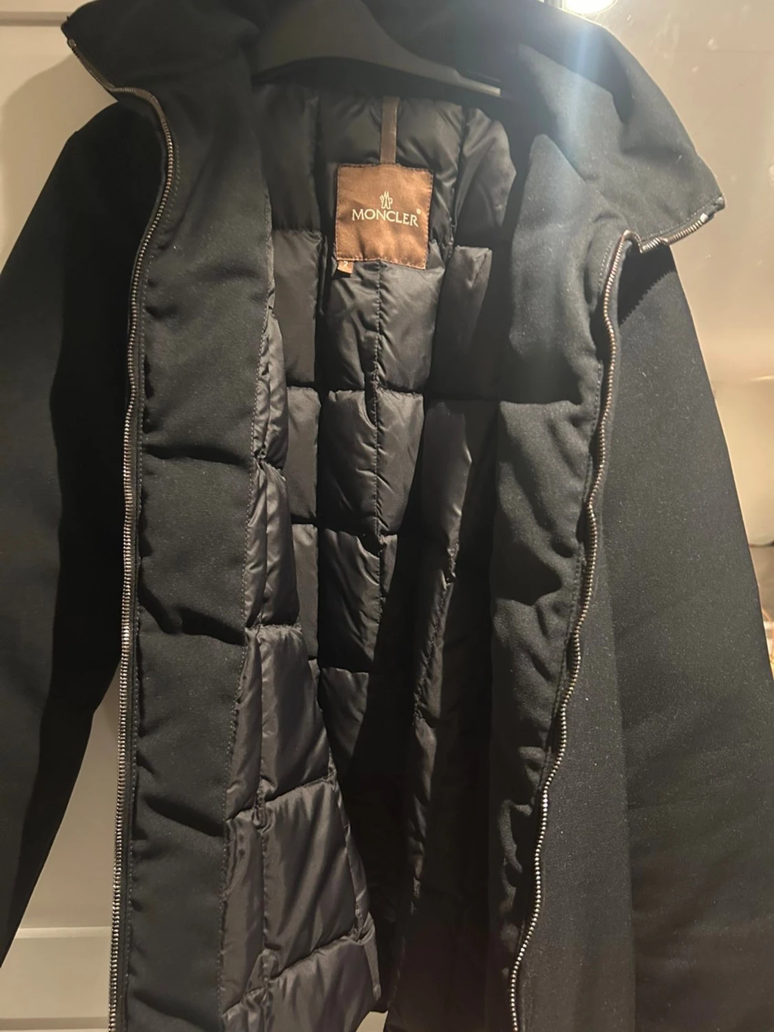 Svart Moncler dunjacka med dragkedja - 1