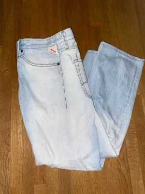 Replay Waitom jeans - Säljer ett par schyssta Replay jeans då dem tyvärr inte längre kommer till användning. 