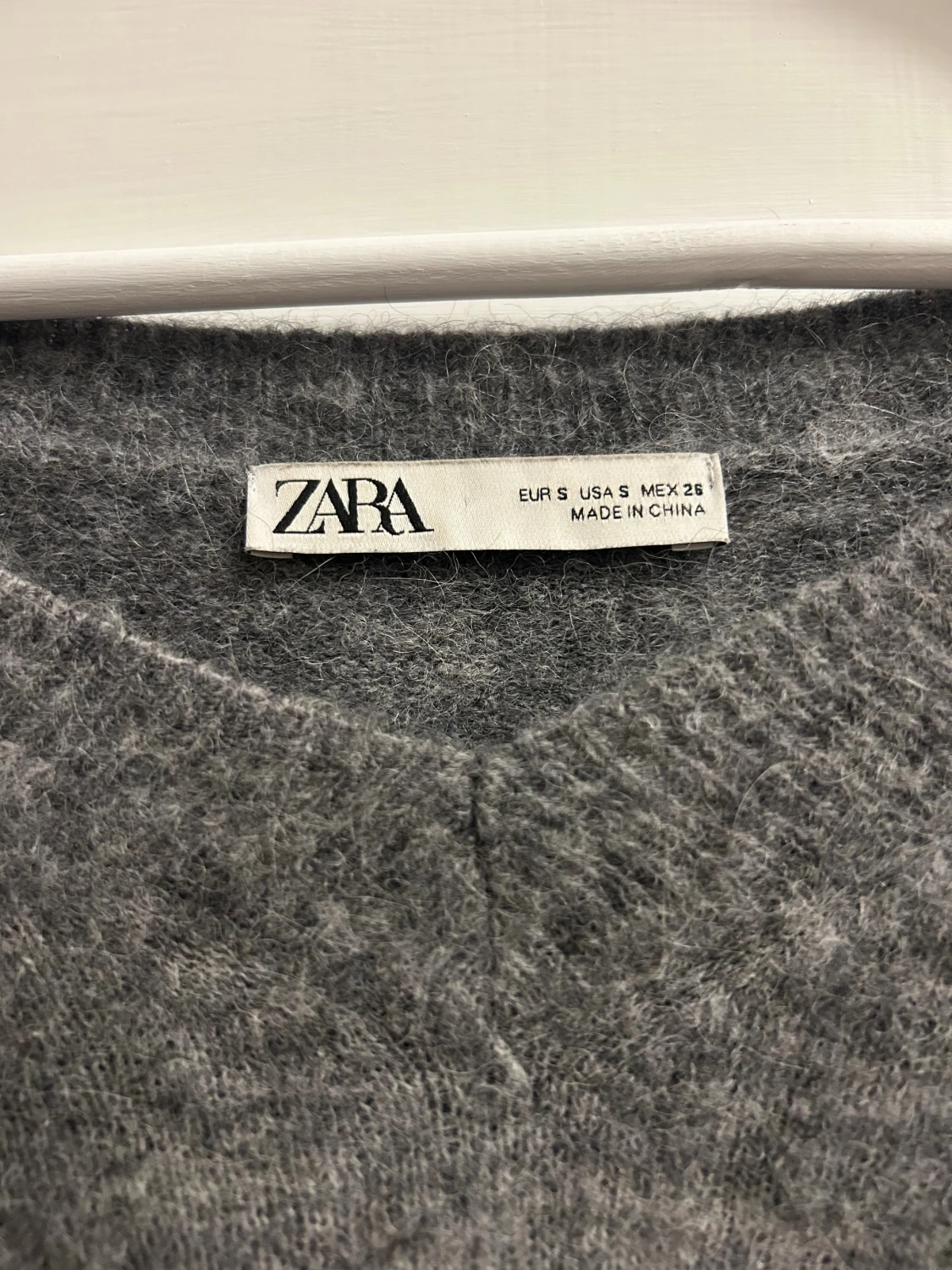 Grå finstickad tröja  - 1