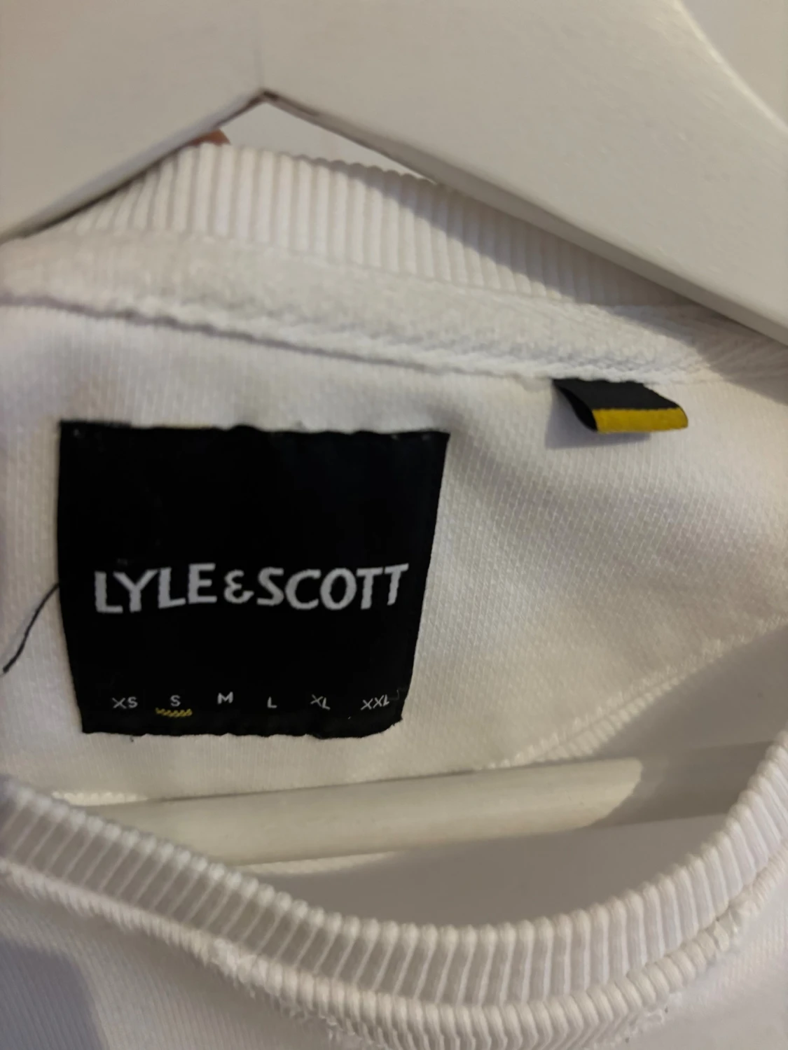 Vit sweatshirt från Lyle & Scott - 2