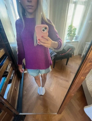 Lila stickad tröja - Så snygg lila tröja från Zara. Super bra skick. Storleken är 13-14 motsvarande xs 
