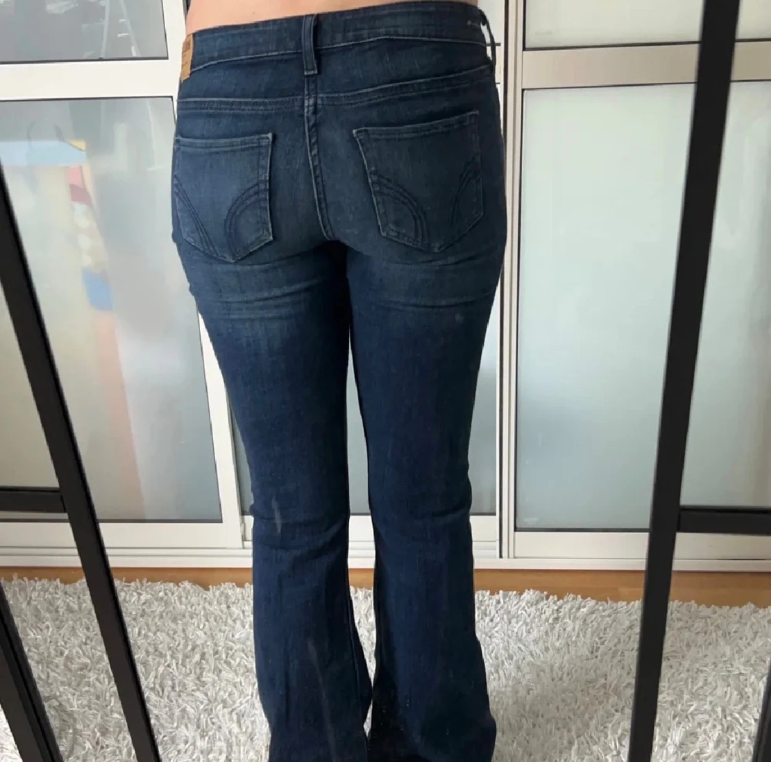 Hollister Bootcut jeans med slitna knän - 3