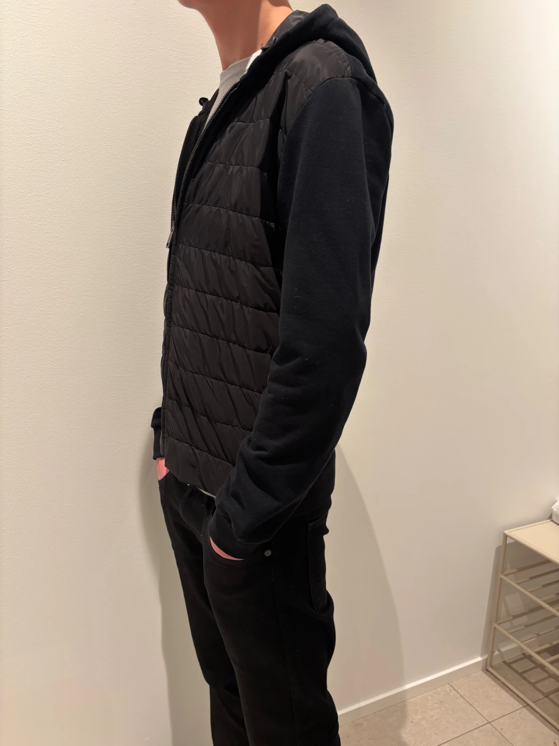 Svart quiltad pufferjacka från Prada - 3