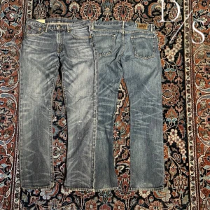 Vintage raw Ralph lauren jeans - Riktigt feta raw jeans från Ralph lauren med en cool tvätt, denna tvätt kommer bara blir bättre o bättre med tid. Passformen e rak och stilig. Midja:44cm längd:104cm Benöppning:19cm
