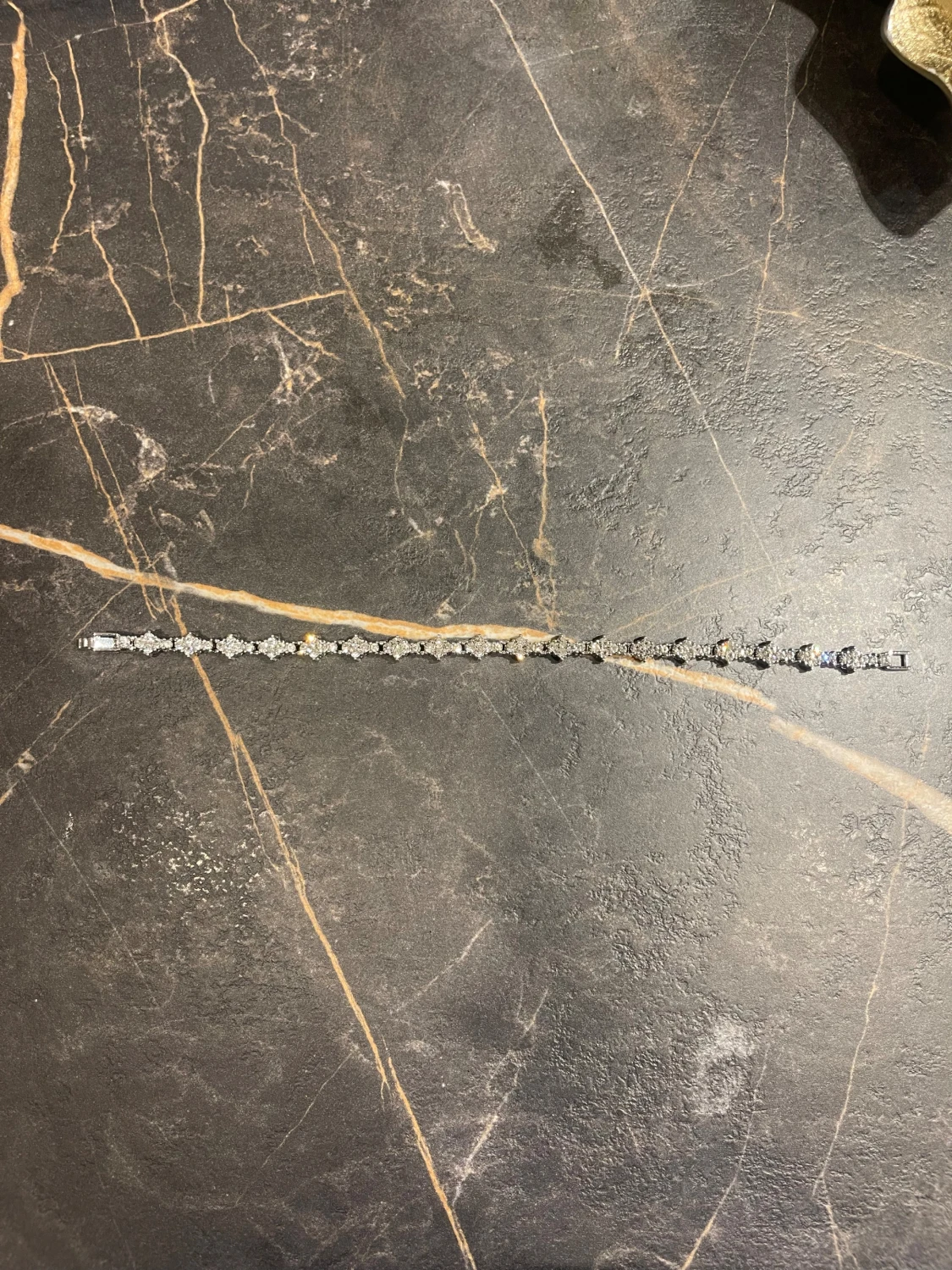 Glittrigt strassarmband i silver - 2