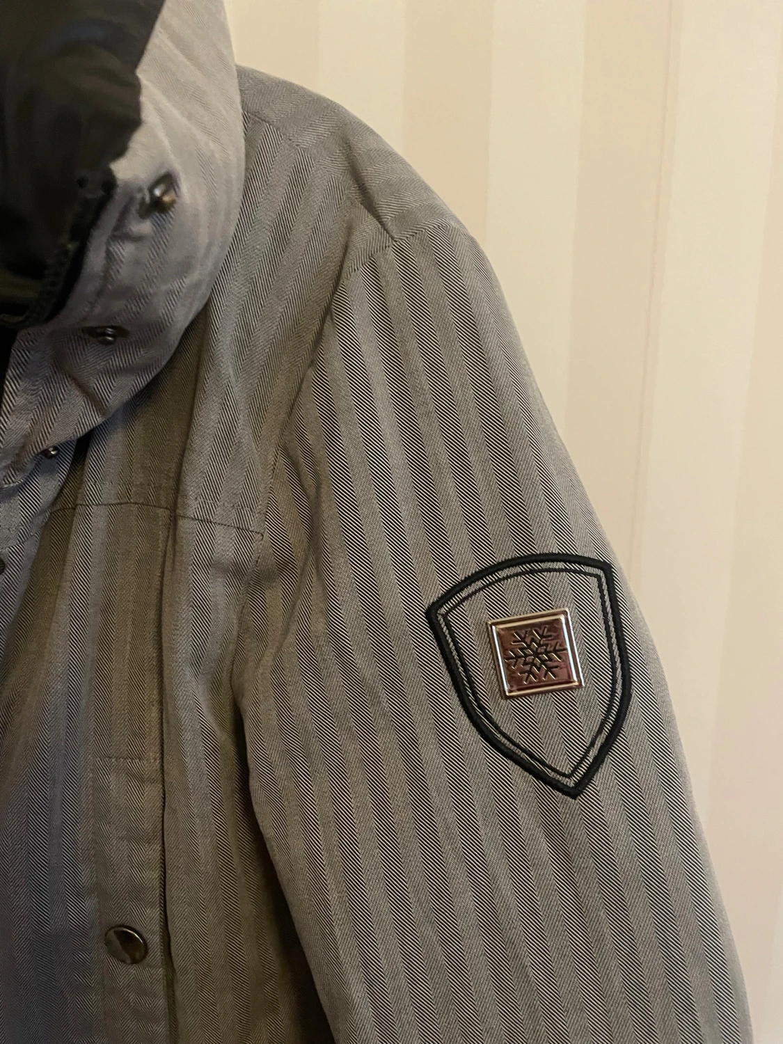 Grå och svart vändbar pufferjacka st S - 1