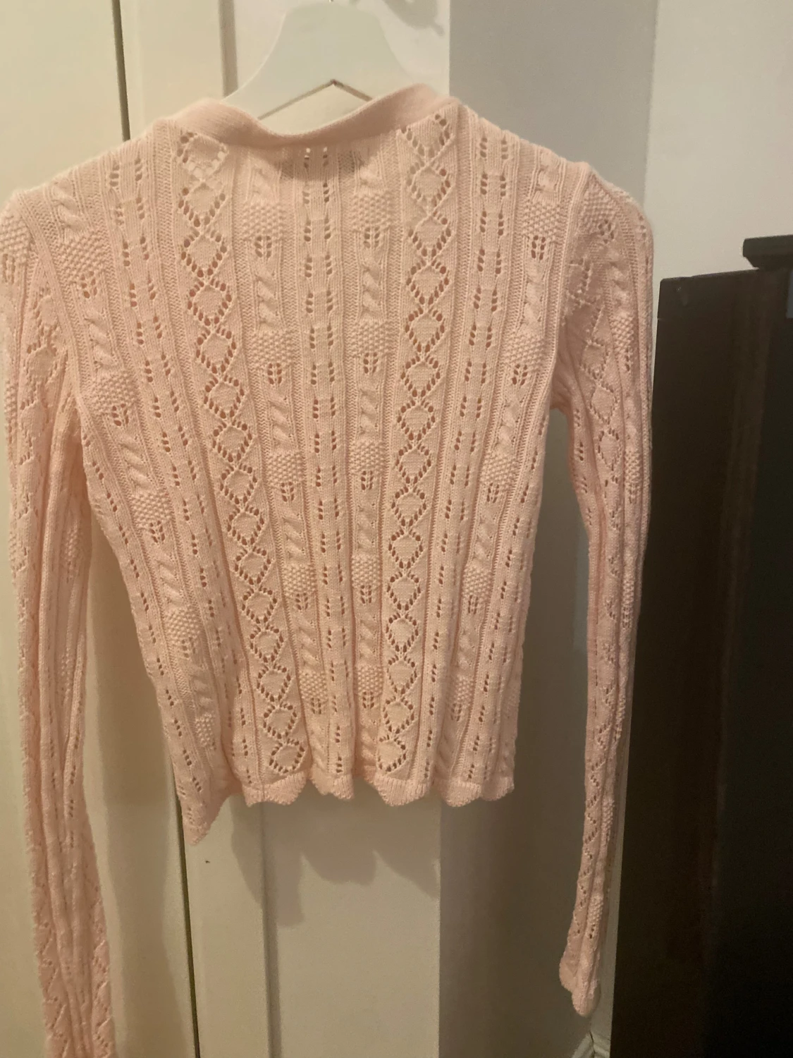 Ljusrosa virkad kofta - 2