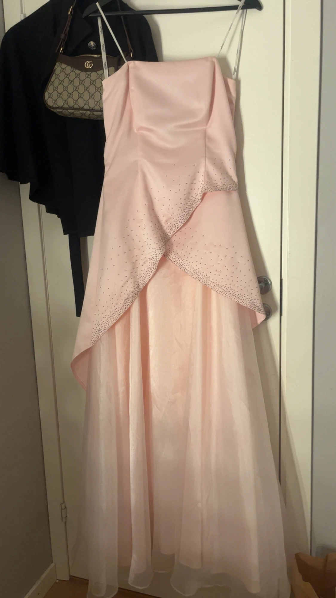 Ljusrosa bandeu långklänning med strass