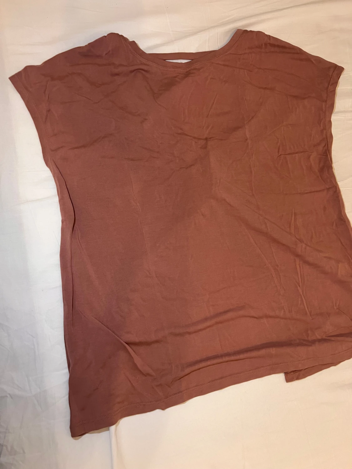 Brun omlottopp med v-ringning - 3