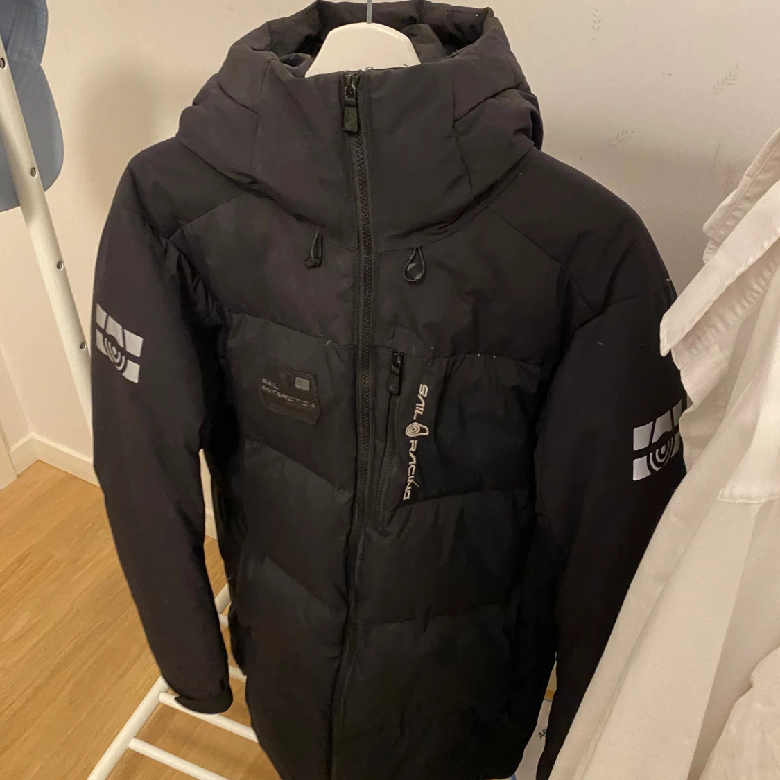 Svart Sail Racing Antarctica dunjacka