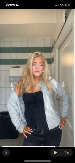 Grå kofta - Grå stickad kofta så fin!!!