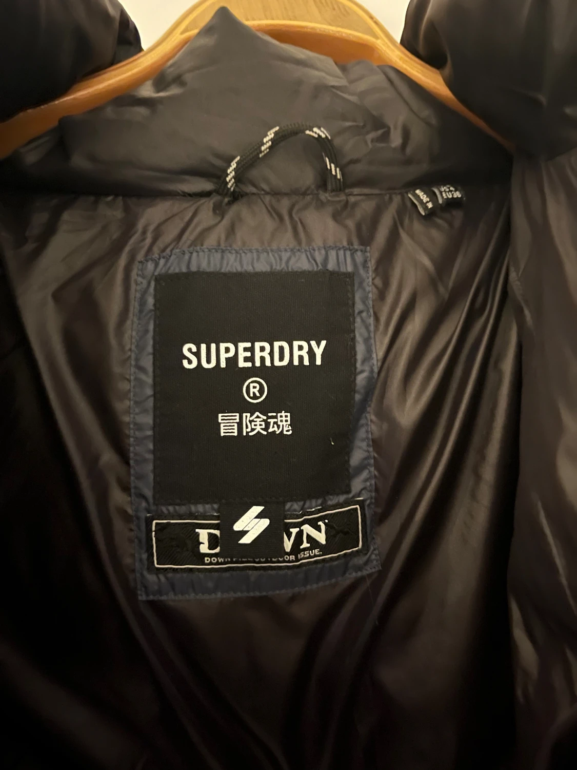Mörkblå pufferjacka superdry  - 5