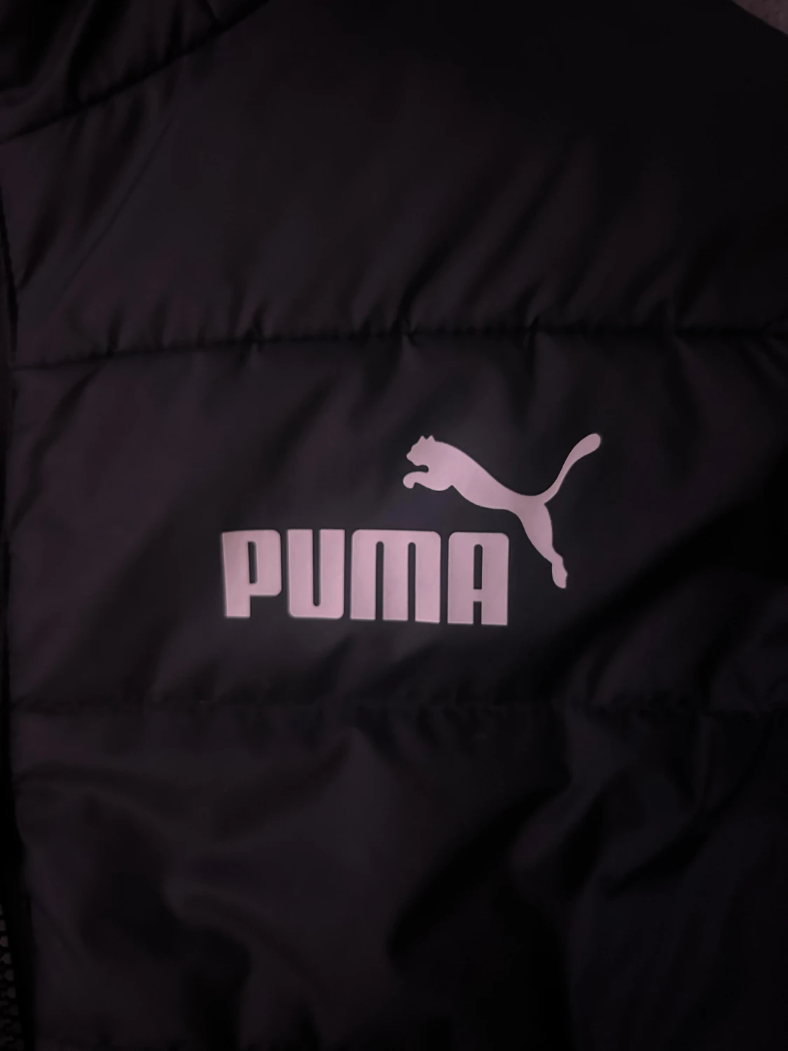 Svart quiltad pufferjacka från Puma - 3