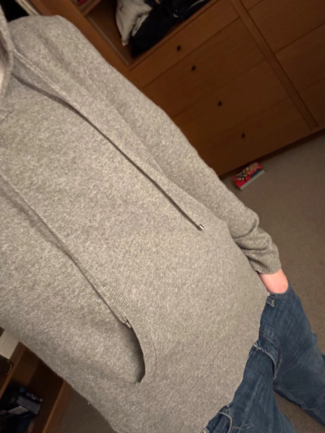 Grå hoodie i kashmir från Massimo Dutti