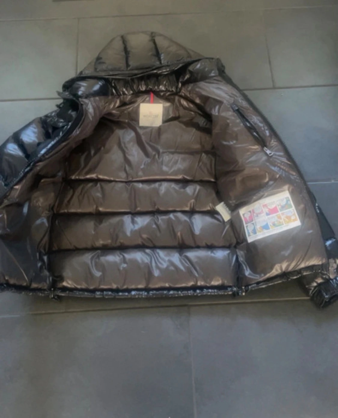 Svart Moncler pufferjacka med huva